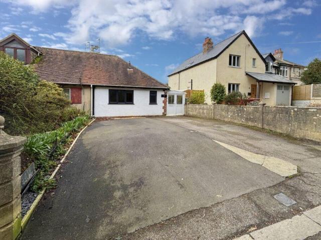 Bungalow for rent in St James, Shaftesbury