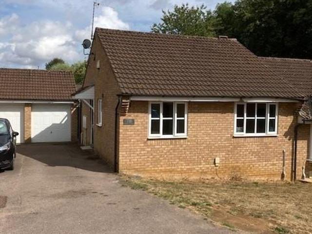 Bungalow for rent in Middleton Cheney, Northamptonshire