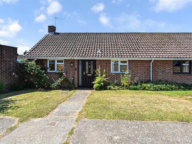 Bungalow for rent in Chichester, Littlecote