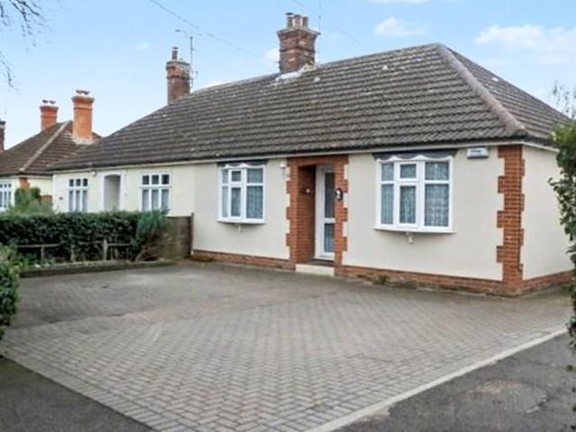 Bungalow for rent in Chipping Hill, Essex