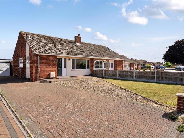 Bungalow for rent in Lawford, Dale Hill