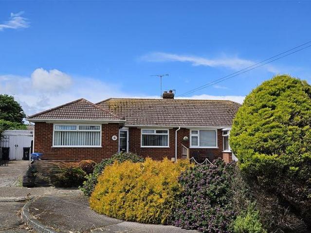 Bungalow for rent in Upton, Acol