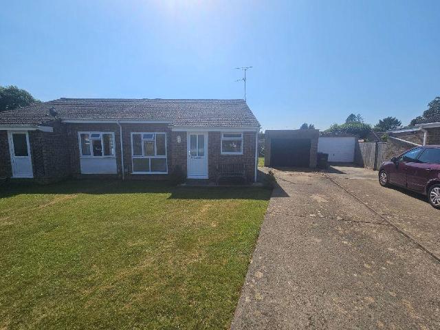 Bungalow for rent in Kings Sutton, Northamptonshire