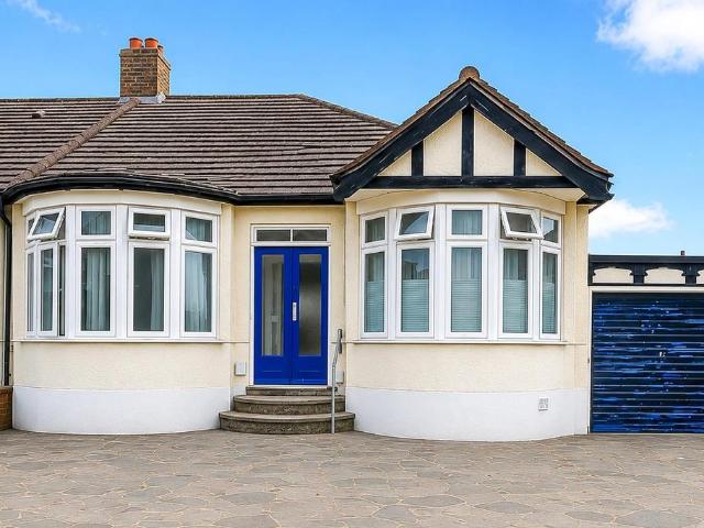 Bungalow for rent in Greater London