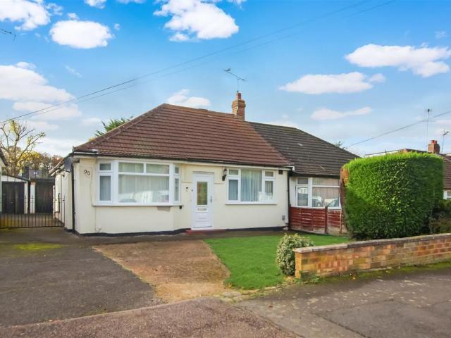 Bungalow for rent in Watford Rural, Batchworth