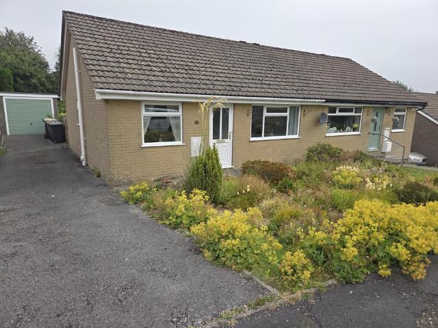 Bungalow for rent in Burbage, Charlesworth