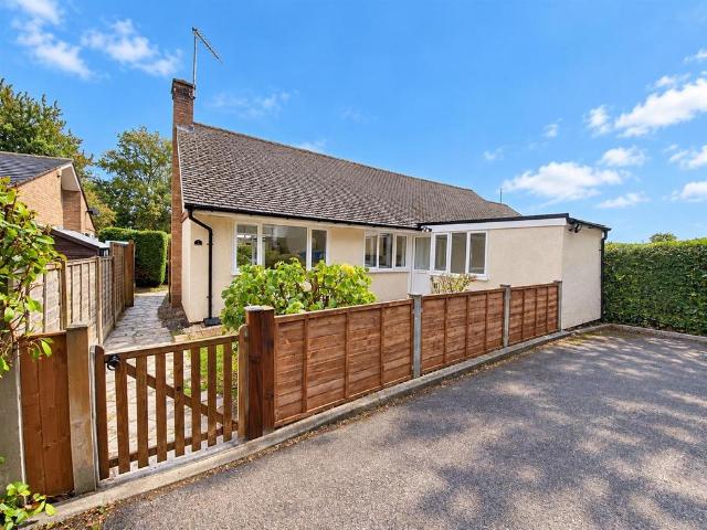 Bungalow for rent in Welham Green, Welwyn Hatfield