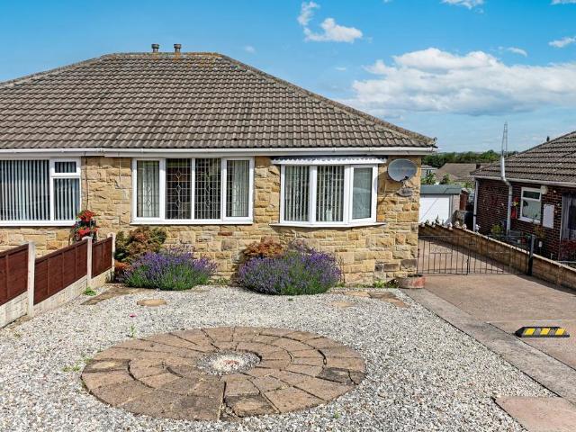 Bungalow for rent in Crigglestone, West Yorkshire