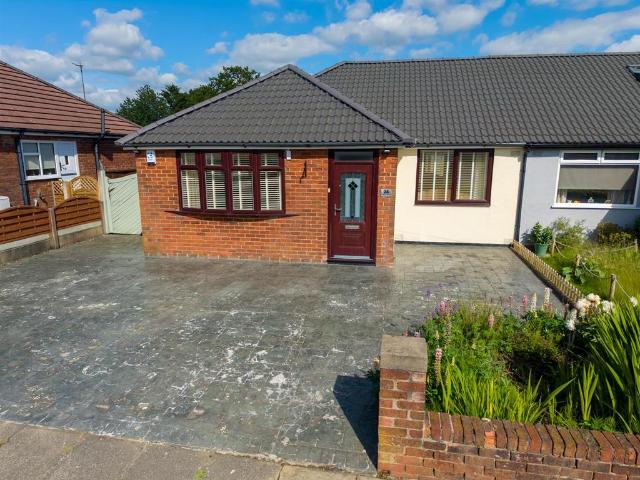 Bungalow for rent in Nuttall, Bury