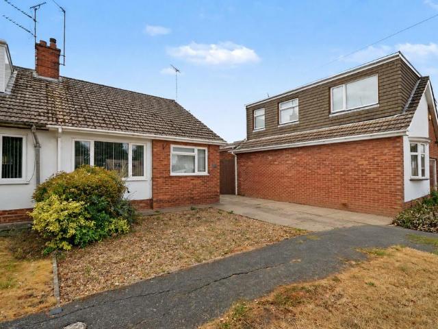 Bungalow for rent in New Duston, Duston