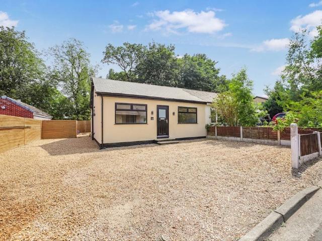 Bungalow for rent in Hermitage Green, Warrington