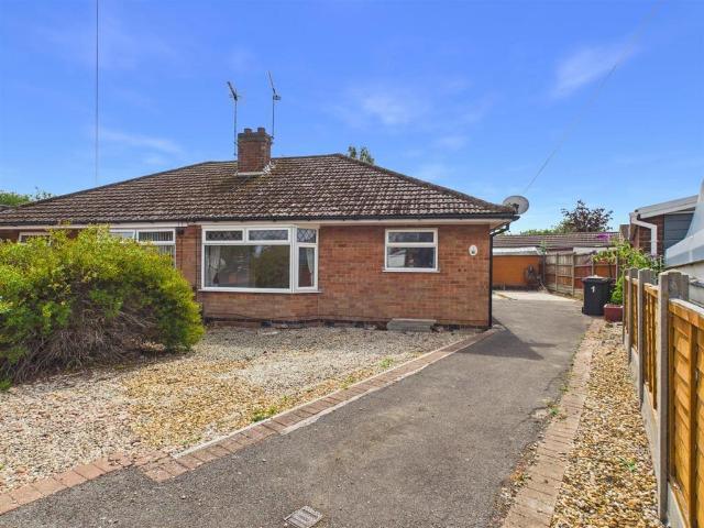 Bungalow for rent in Camp Hill, Warwickshire