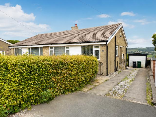 Bungalow for rent in Oakworth, West Yorkshire