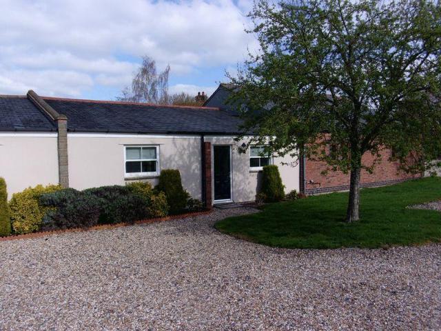 Bungalow for rent in Wychbold, Wychavon