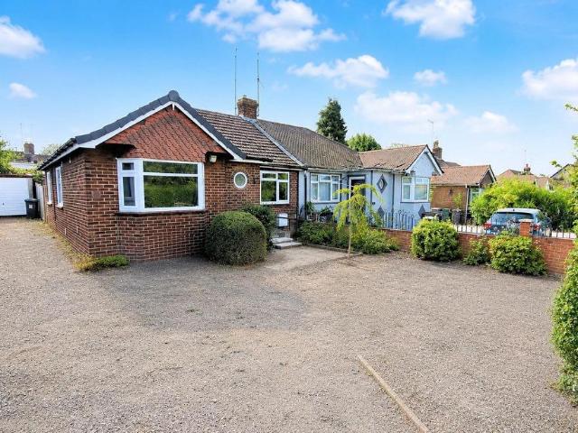 Bungalow for rent in Warden Hill, Luton