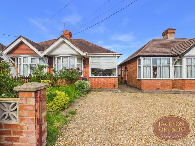 Bungalow for rent in Moulton Leys, Northampton