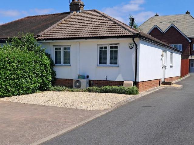 Bungalow for rent in Bushey, Bushey Heath