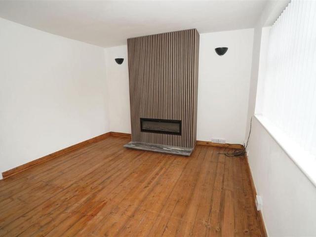 House for rent in Bradshaw, Lee Bank