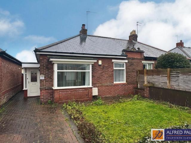 Bungalow for rent in East Boldon, Tyne And Wear