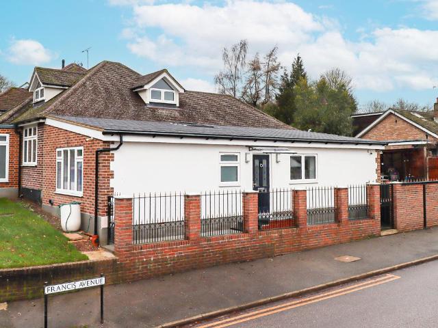 Bungalow for rent in St Albans, Five Acres