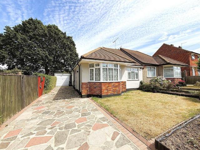 Bungalow for rent in St Mary Cray, Greater London
