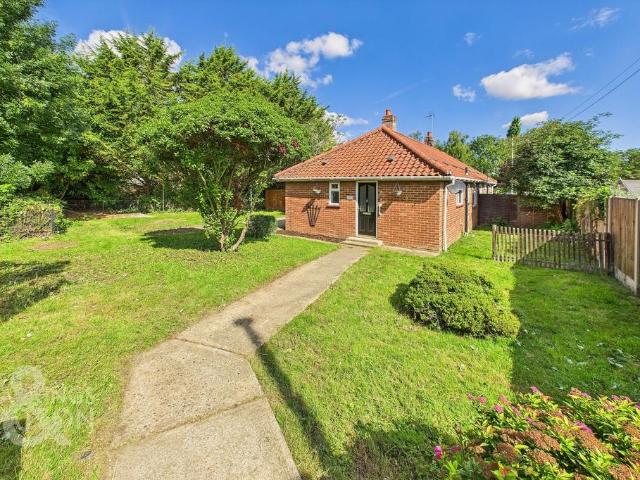 Bungalow for rent in Redenhall with Harleston, Burgh St Peter