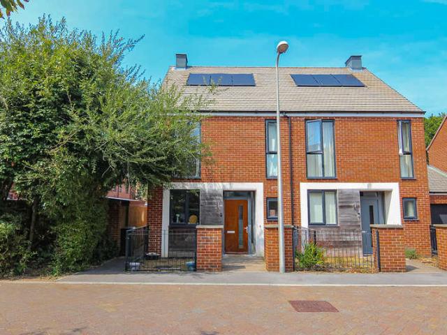 Farm for sale in Locking Parklands, Locking