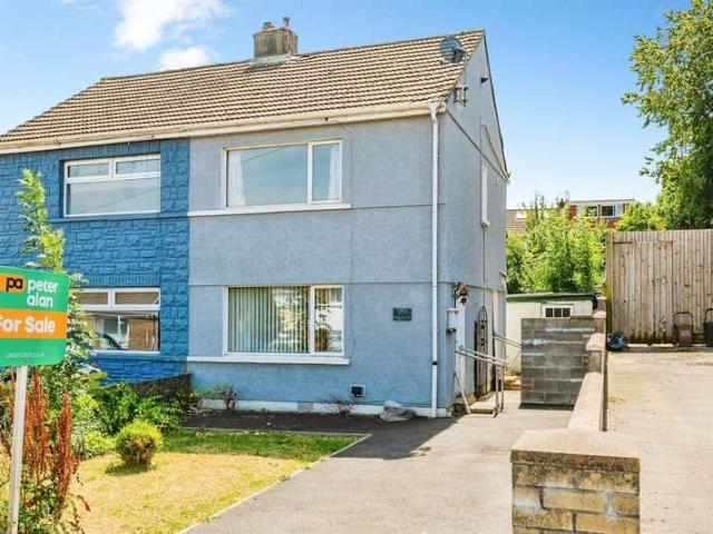 Farm for sale in Cefn Glas, Wales