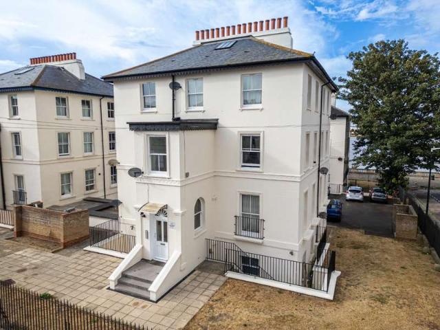Flat for sale in Rosherville, Gravesham