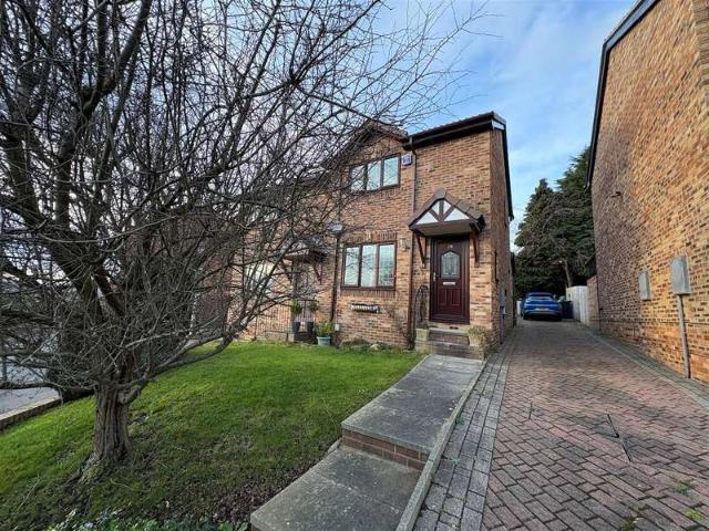 Farm for sale in Dewsbury Moor, Heckmondwike