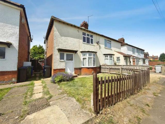 Farm for rent in Desborough