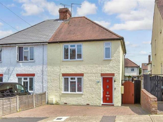 Farm for sale in Strood