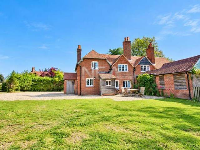 Farm for rent in Frilsham, Hermitage