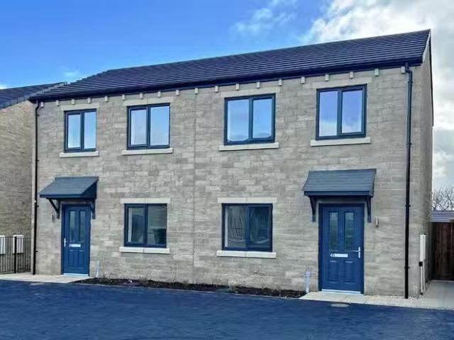 House for rent in Rastrick, West Yorkshire