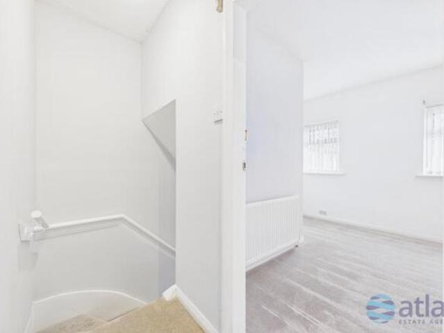 Farm for rent in Dovecot, Liverpool