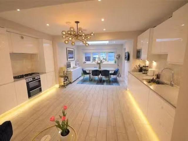 House for rent in Navestock Side, Essex