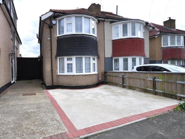 Semi Detached House for rent in Welling
