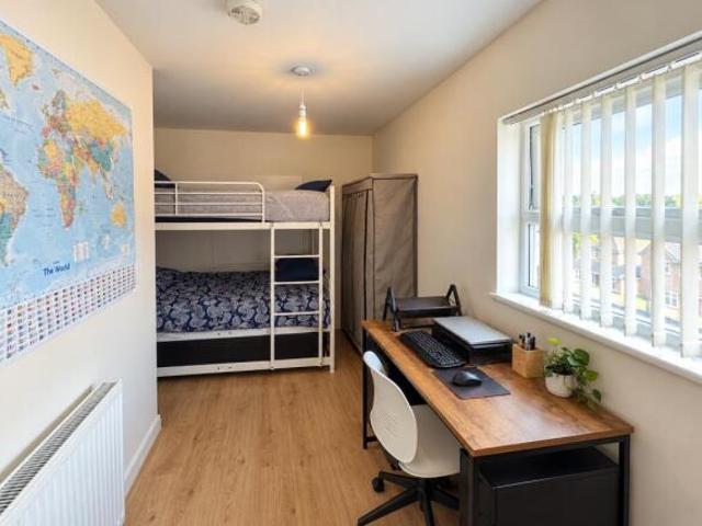Farm for rent in Queens Park, Bedford