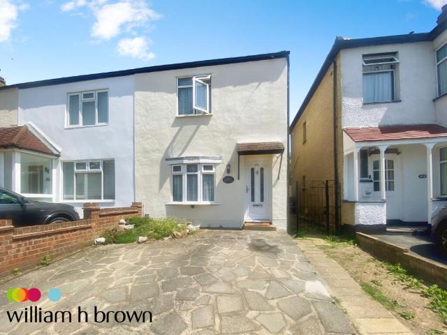 Semi Detached House for rent in Romford