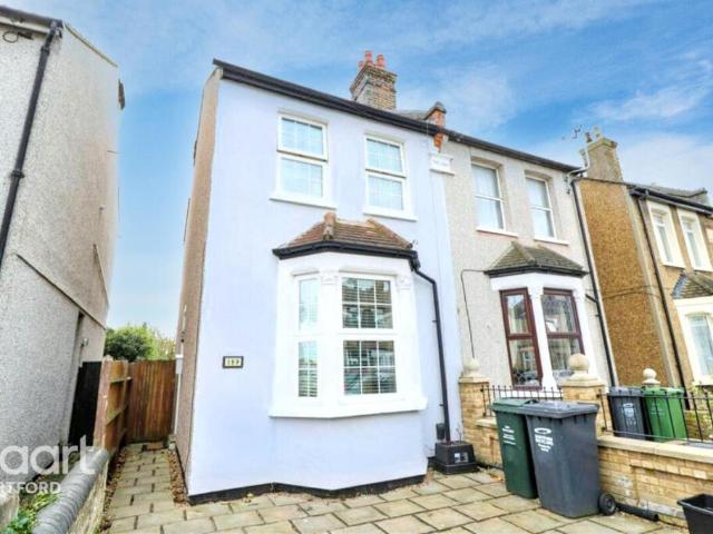 Semi Detached House for rent in Dartford