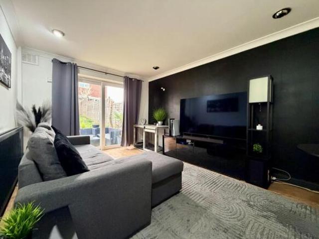 Farm for rent in Sydenham, Green Close