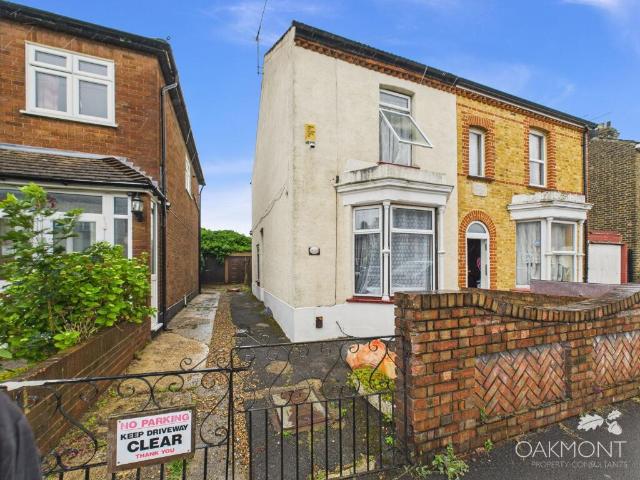 Semi Detached House for rent in Rainham