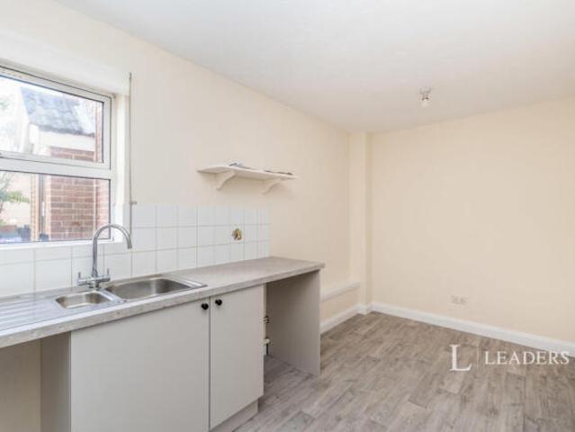 Flat for rent in South Lane, West Yorkshire