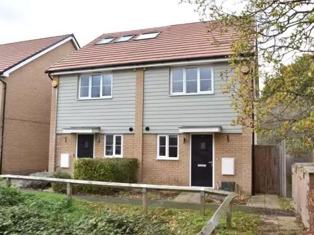 House for rent in Row Town, Surrey