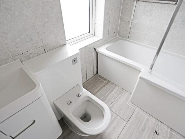 Semi Detached House for rent in Dagenham