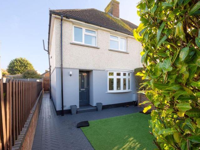 Semi Detached House for rent in Dartford