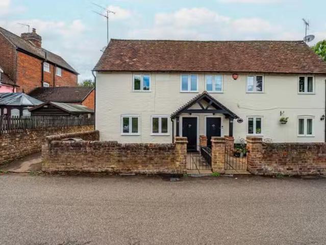 House for rent in Hatching Green, Five Acres