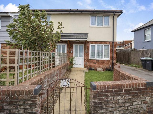 House for sale in Spring Vale, Hampshire