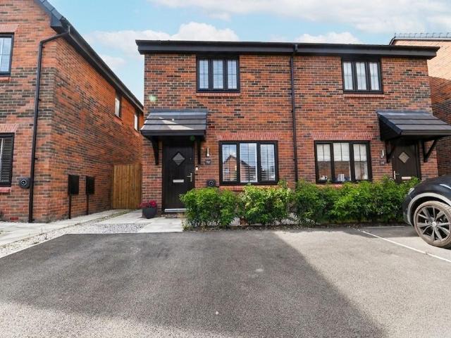 House for sale in Greenheys, Salford