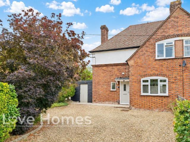 House for sale in Barton-le-clay, Bedfordshire